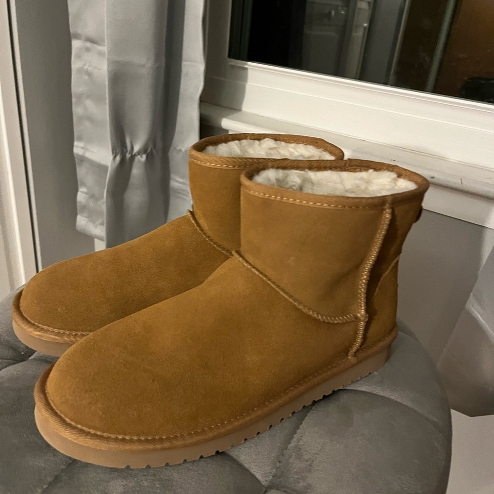 Ugg mini- brand new!!